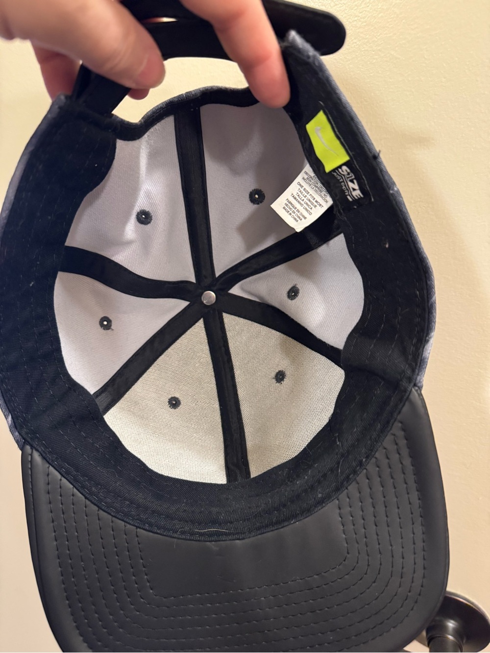 Nike AeroBill Classic99 print golf hat with embroidered gold Nike Swoosh - Picture 5 of 5